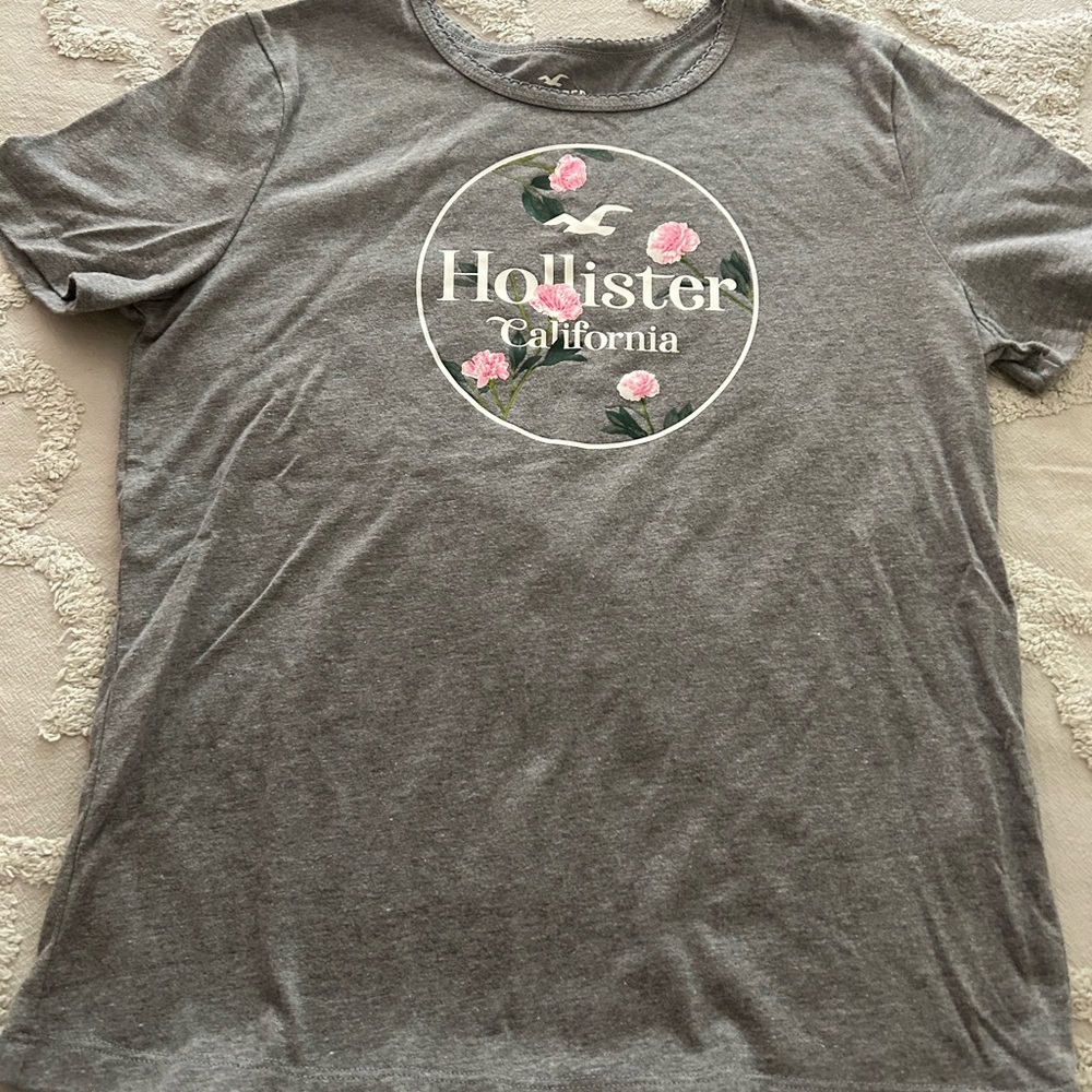 Gently used Hollister tee, sz. S!